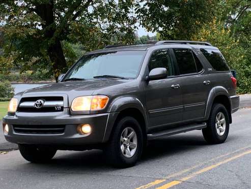2006 Toyota Sequoia SR5 8 passengers! Excellent Condition ! for sale in Trumbull, NY