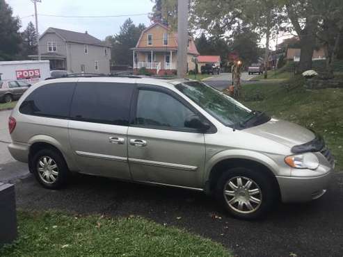 2006 Chrysler Town & Country Touring 3.8 for sale in Beaver Falls, PA