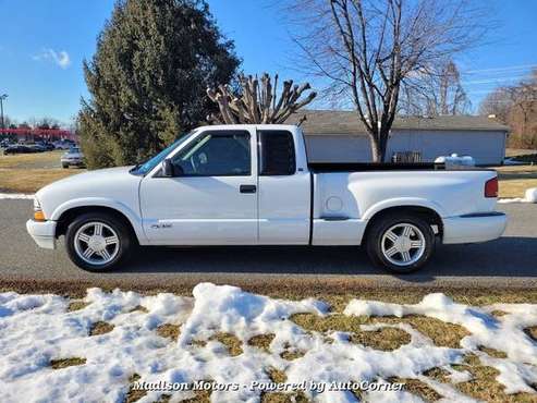 1999 Chevrolet S10 Pickup LS Extended Cab 2WD 5-Speed Manual - cars for sale in Madison, VA