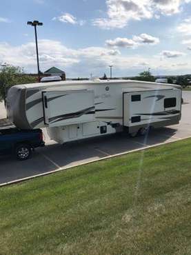 2015 Forest River Cedar Creek CRF36CKTS 5th Wheel travel trailer for sale in Pewaukee, WI
