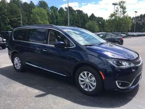 Lease Dodge Grand Caravan Durango Challenger Ram Chrysler Pacifica for sale in Great Neck, NY