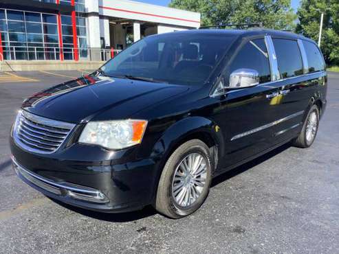 2014 Chrysler Town & Country Touring L! Clean Carfax! Loaded! - cars... for sale in Ortonville, MI