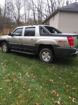 2003 Chevrolet Avalanche 4 DR. 4wd - cars & trucks - by owner -... for sale in Milford, MI