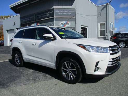 2017 *Toyota* *Highlander* *XLE V6 AWD* Blizzard Pea for sale in Wrentham, MA