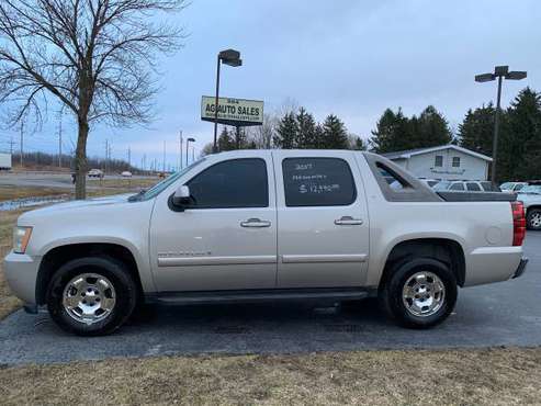 2007 Chevy avalanch - - by dealer - vehicle automotive for sale in Ontario Center, NY