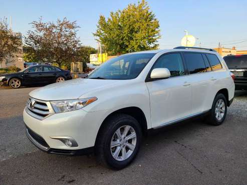 Pearl 2012 TOYOTA HIGHLANDER SE 4WD, leather, sunroof, - cars &... for sale in Newburgh, NY