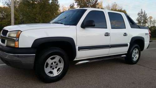 04 CHEVY AVALANCHE Z71 4WD- LEATHER, LOADED, SHARP/ CLEAN GOOD LOOKING for sale in Miamisburg, OH