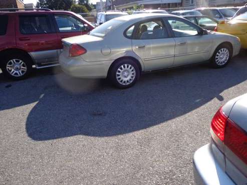 2003 FORD TAURUS LX,CLEAN TITLE, DRIVES GOOD, COLD AC,CHEAP CLEAN CAR for sale in Allentown, PA