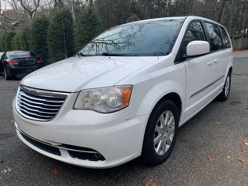 2013 Chrysler Town & Country for sale in North Babylon, NY