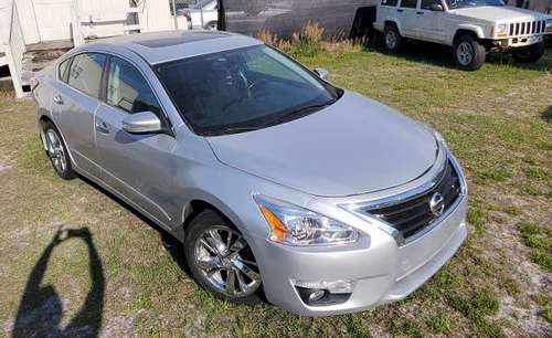 2015 Nissan Altima SV 33, 000miles Clean title Fully loaded - cars & for sale in Myrtle Beach, SC