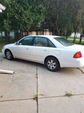 SUPER WELL MAINTAINED 2001 Toyota Avalon. $2850 OBO for sale in Hartland, WI