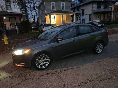 2015 Ford Focus SE - cars & trucks - by owner - vehicle automotive... for sale in Akron, OH
