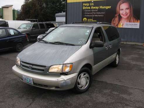 2000 Toyota Sienna XLE for sale in Portland, OR