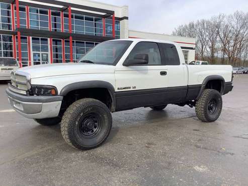 Reliable! 2000 Dodge Ram 2500! Lifted 4x4! Ext Cab! for sale in Ortonville, OH