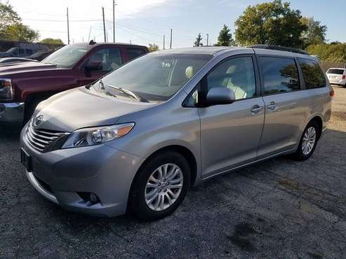 2014 TOYOTA SIENNA XLE for sale in Libertyville, IL