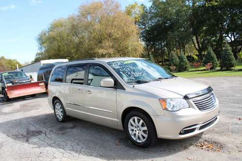 2013 CHRYSLER TOWN AND COUNTRY TOURING for sale in Elma, NY