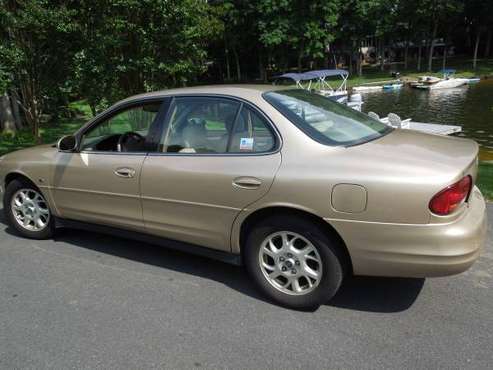 Olds Intrigue GL 9000Miles/Yr Runs Like New One Owner Garaged - cars for sale in SPOTSYLVANIA, VA
