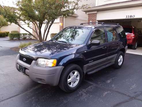 2002 Ford Escape XLT 4X4 *Seats 5, Nicely Detailed* for sale in St. Charles, IL