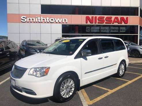 2014 Chrysler Town & Country Limited for sale in Saint James, NY
