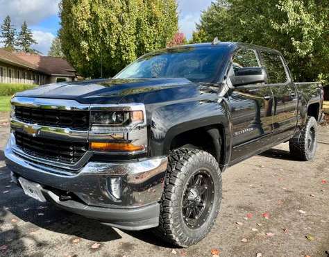 2017 Chevrolet Silverado 1500 4x4 (1 Owner) New lift, tires and for sale in Portland, OR