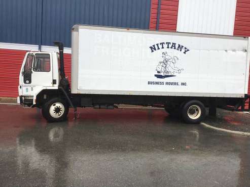 2000 box truck freight liner Cummings engine for sale in Laurel, District Of Columbia