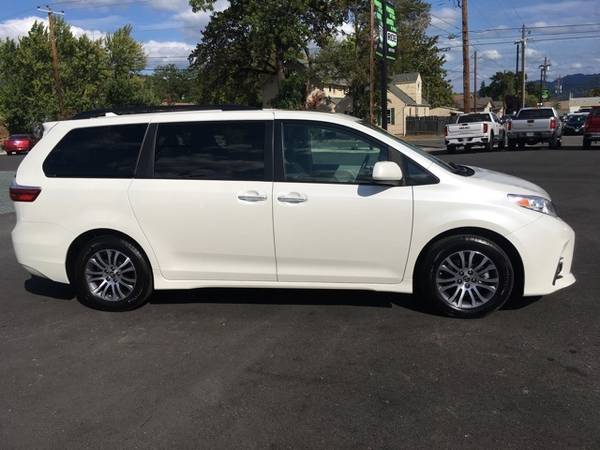 2019 Toyota Sienna XLE WITH THIRD ROW SEATING #53629 for sale in Grants Pass, OR – photo 9