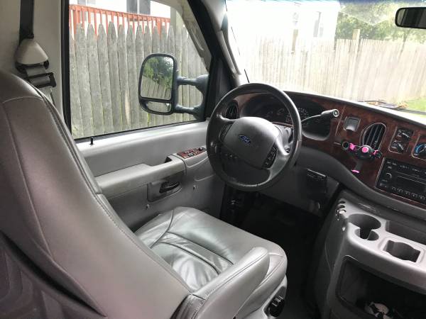 2003 Ford E350 Super Duty Chateau 6.8 V10 Tourist by OWNER for sale in Round Lake, IL – photo 6