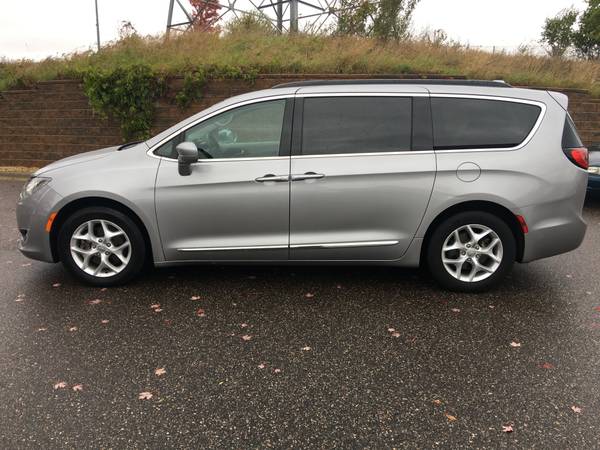 2017 Chrysler Pacifica Touring-L for sale in Eden Prairie, MN