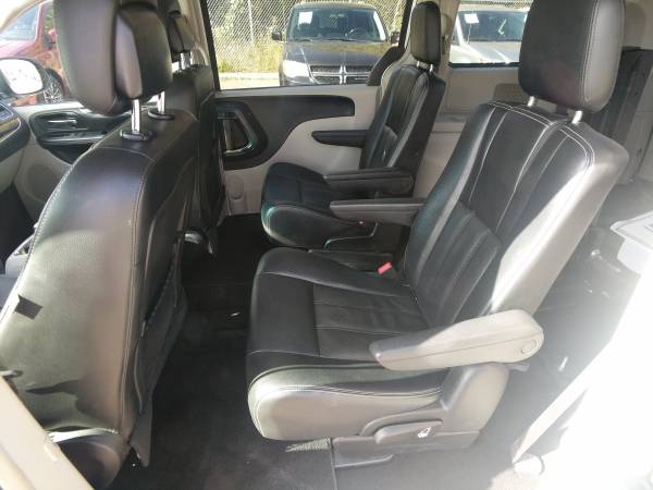 2016 Chrysler Town and Country with Lift 41K Miles. 90 Day Warranty! for sale in Jordan, MN – photo 17