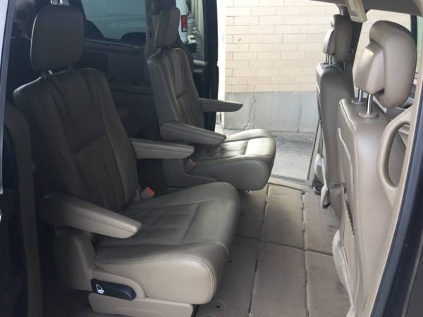 2015 Chrysler Town Country Touring for sale in Mount Prospect, IL – photo 19