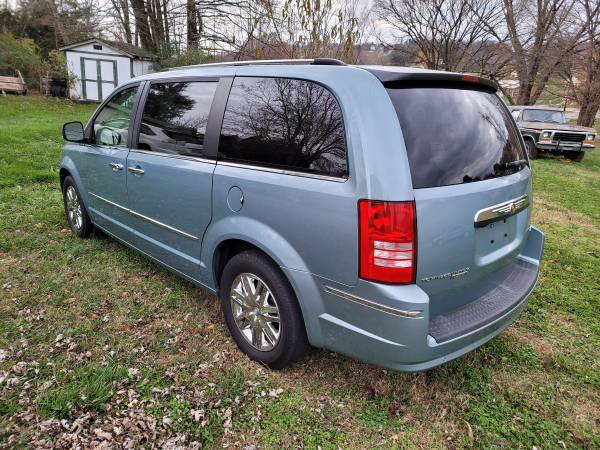 2008 Chrysler town and country limited great condition - cars &... for sale in Morristown, TN – photo 5