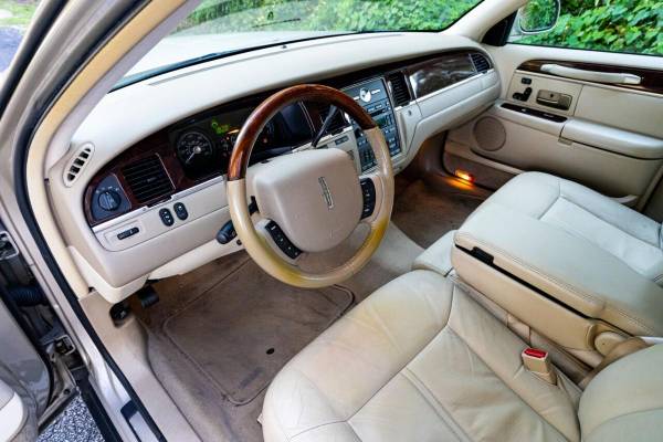 2008 Lincoln Town Car Signature Limited 4dr Sedan - CALL or TEXT... for sale in Sarasota, FL – photo 24