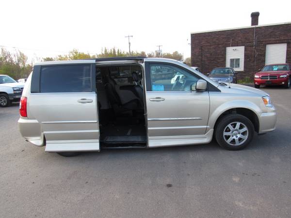 2012 Chrysler Town & Country **REDUCED**w/ ROLL X handicap conversion for sale in Duluth, MN – photo 3