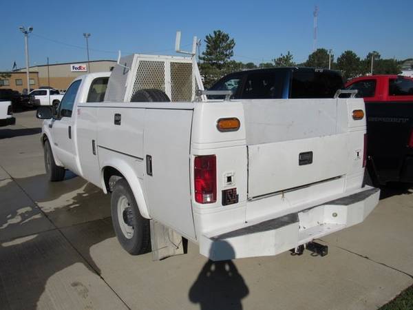 2004 Ford F 350SD RWD 2D Standard Cab / Cab/Chassis XL for sale in Waterloo, IA – photo 4