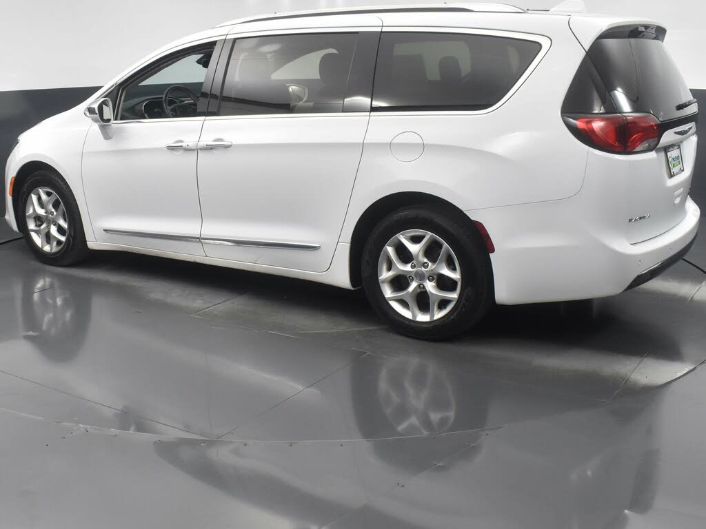 2020 Chrysler Pacifica Limited FWD for sale in Cedar Rapids, IA – photo 16