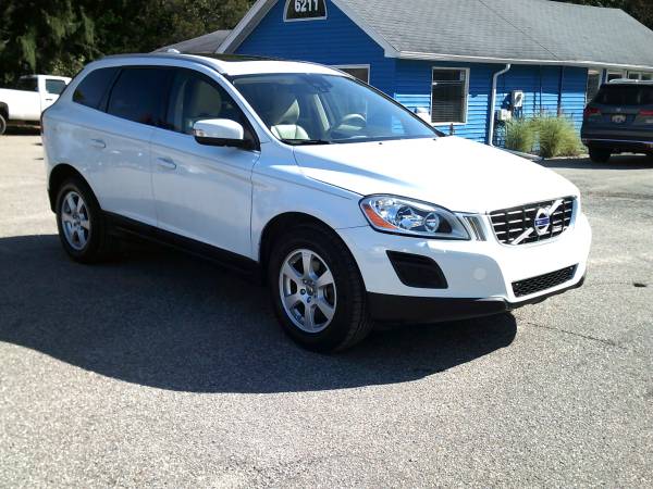 11 Volvo XC60- Runs and Drives like New. AWD, Leather, Moonroof for sale in Kalamazoo, MI – photo 3