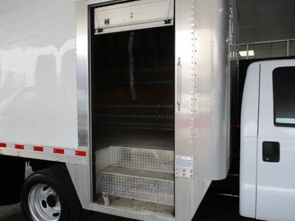 2007 Ford F-450 SD 12 FOOT BOX TRUCK/ STEP VAN SIDE DOOR, LIFT GATE for sale in south amboy, MA – photo 2