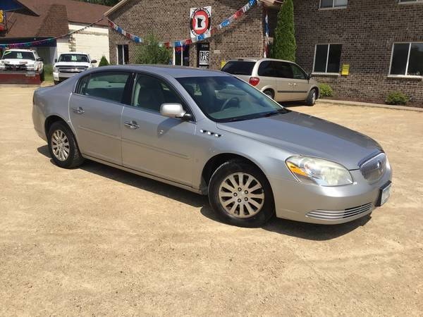 2008 Buick Lucerne CX - AUX input - 25 MPG/hwy - traction control for sale in Farmington, MN