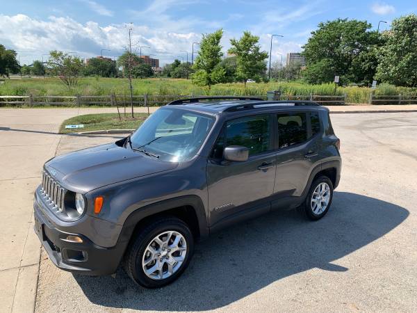 2018 Jeep Renegade latitude 4x4 only 2000 miles for sale in Chicago, IL – photo 9