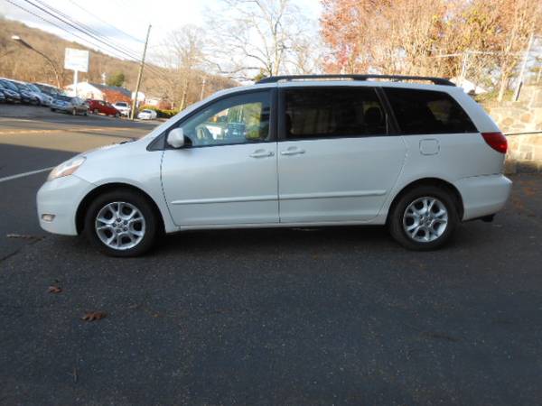 2006 Toyota Sienna XLE 3rd Row Leather Carfax Report w/Service... for sale in Seymour, CT – photo 2