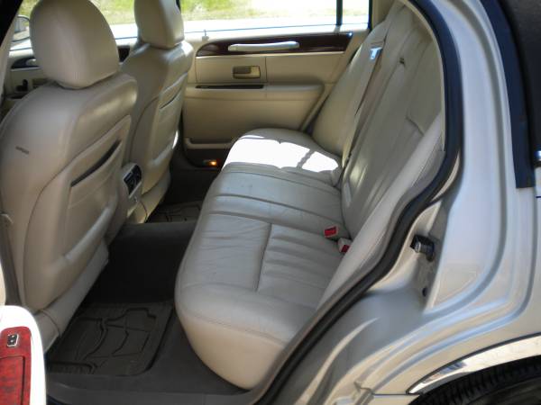 Lincoln Town Car Signature Luxury Sedan 97K miles 1 Year Warranty for sale in Hampstead, NH – photo 20