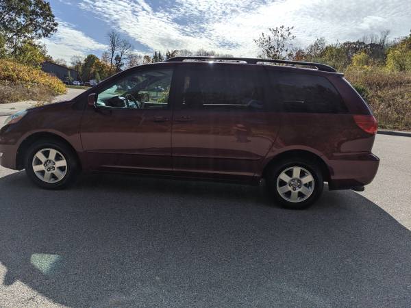 2006 Toyota Sienna XLE Minivan - SEATS 7! for sale in Griswold, CT – photo 7
