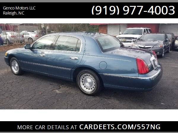 2001 LINCOLN TOWN CAR EXECUTIVE, Blue - - by dealer for sale in Raleigh, NC – photo 12