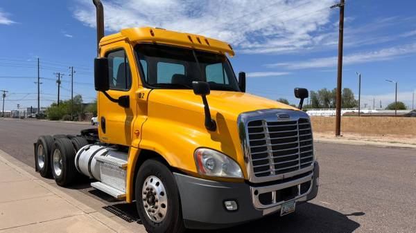 2011 Freightliner Cascadia for sale in Riverside, CA – photo 3