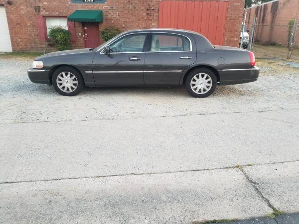 2006 Lincoln Town Car!! Make an offer for sale in Greensboro, NC