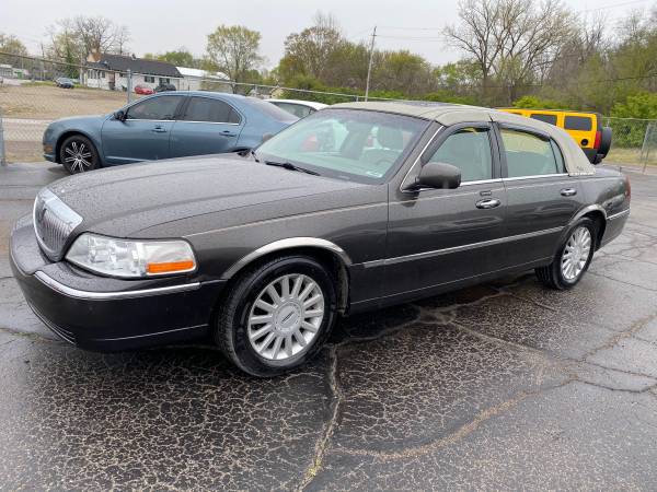 2005 Lincoln Town Car Signature Limited for sale in Indianapolis, IN