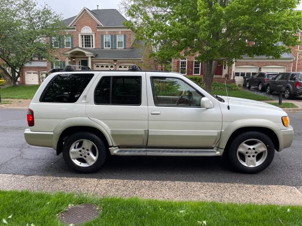 2001 Infiniti QX4 4X4 Low miles only 145k looks and runs great for sale in OAKTON, District Of Columbia – photo 5