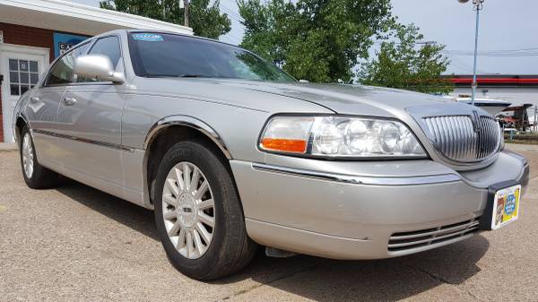 2003 LINCOLN TOWN CAR SIGNATURE AUTO LOADED LEATHER!! for sale in Cleveland, OH – photo 11