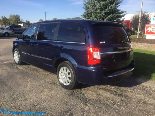 2014 Chrysler Town & Country (1024) for sale in Byron Center, MI – photo 2