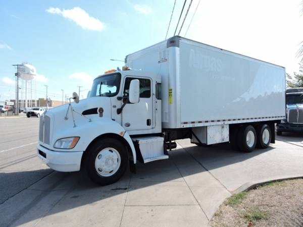 2011 KENWORTH T370 24 FOOT BOX TRUCK with for sale in Grand Prairie, TX – photo 3